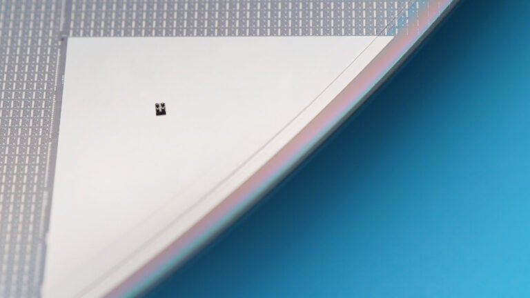 SiTime Titan Platform™ – Ultra-Small MEMS Resonators for Wearable and IoT Endpoint Applications